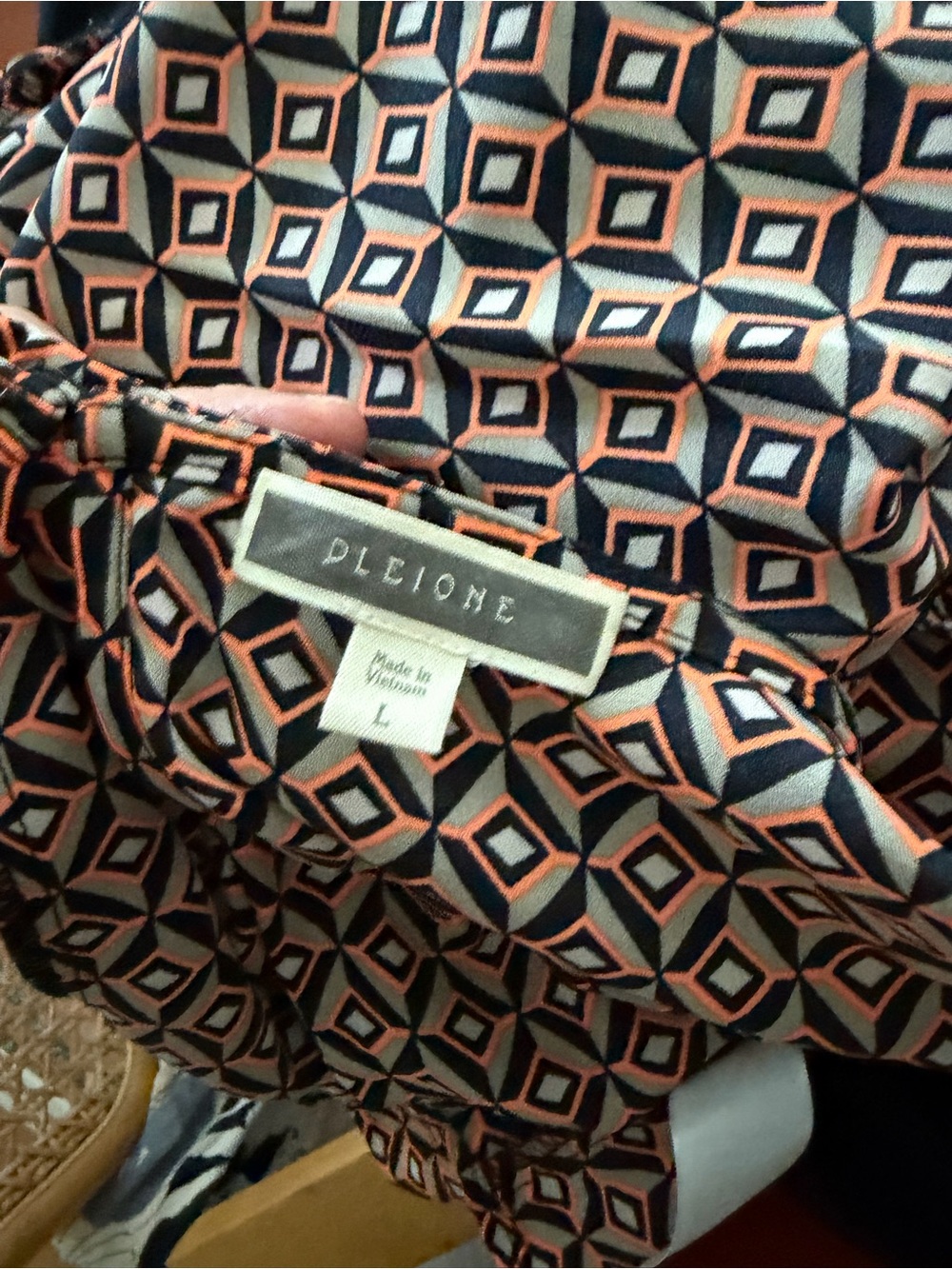 Pleione x Anthropologie Geometric Tie-Neck Blouse in Black and Rust T-7 - Picture 2 of 6